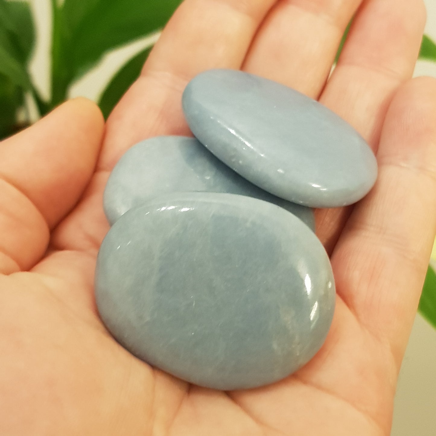 Angelite ~ Touch-/Palmstone
